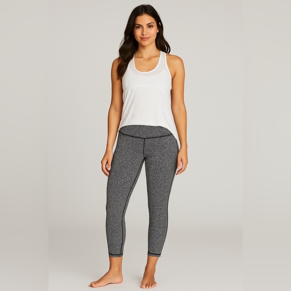 🍋 LULULEMON Wunder Under Crop III - Scatter Star Arctic Grey/Black (Size 6) 🍋 - Picture 8 of 8